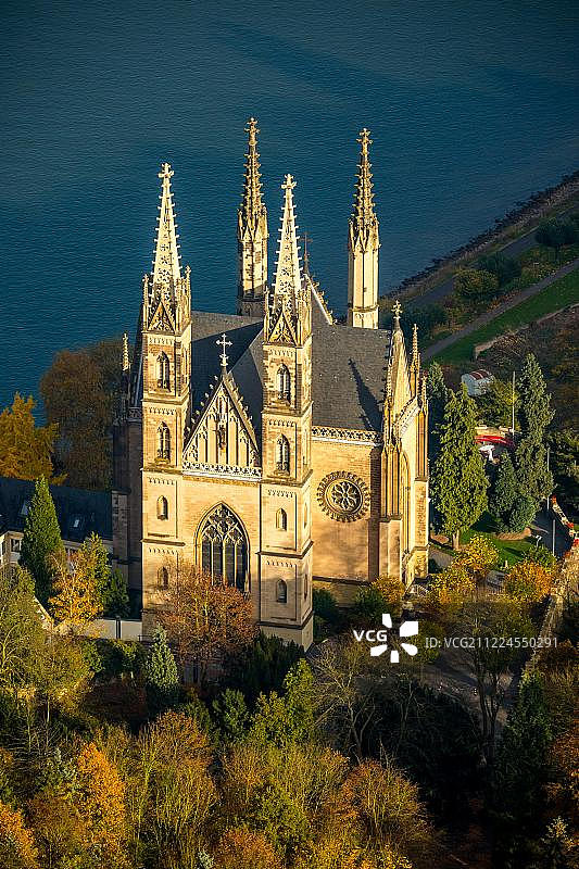 莱茵河畔的阿波利纳里斯教堂，雷马根，莱茵河谷，莱茵兰-普法尔茨州，德国，欧洲图片素材