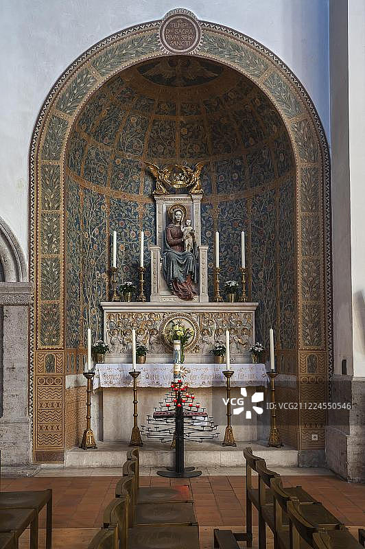 圣安娜新罗马式教区教堂的侧祭坛，位于德国巴伐利亚州慕尼黑的莱赫尔图片素材