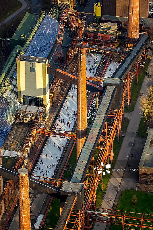 焦化厂，关税同盟煤矿工业区，溜冰场，滑冰者，工业场景，埃森，鲁尔区，北莱茵-威斯特法伦州，德国，欧洲图片素材