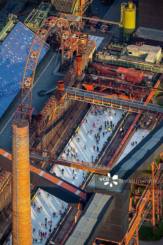 焦化厂，关税同盟煤矿工业区，溜冰场，滑冰者，工业场景，埃森，鲁尔区，北莱茵-威斯特法伦州，德国，欧洲图片素材