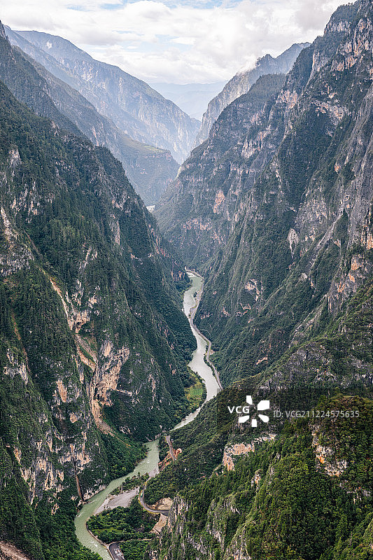 云南迪庆巴拉格宗大峡谷图片素材
