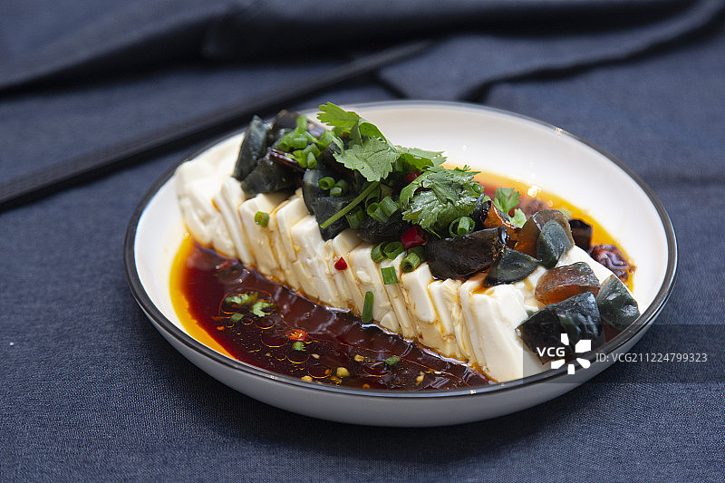 中餐凉菜皮蛋豆腐图片素材