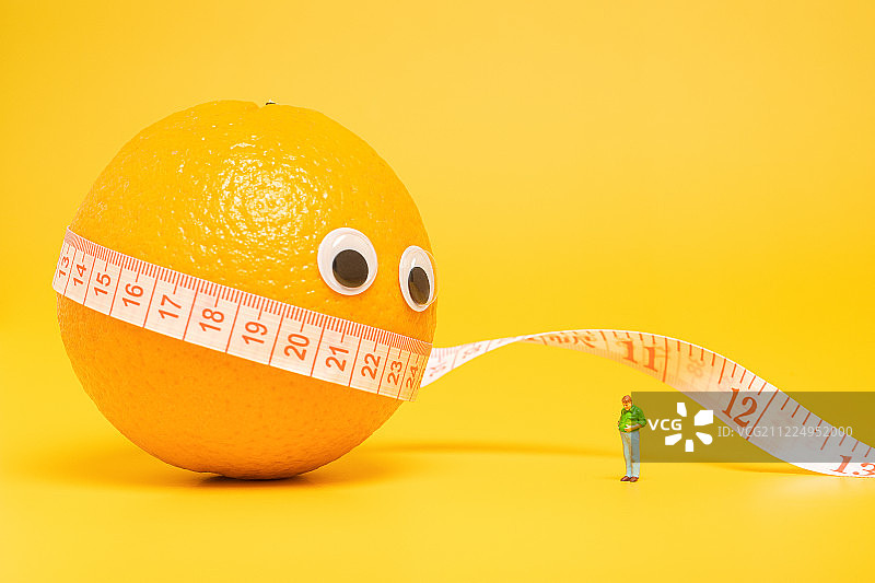皮尺测量大肚子减肥瘦身大胖子该运动了图片素材