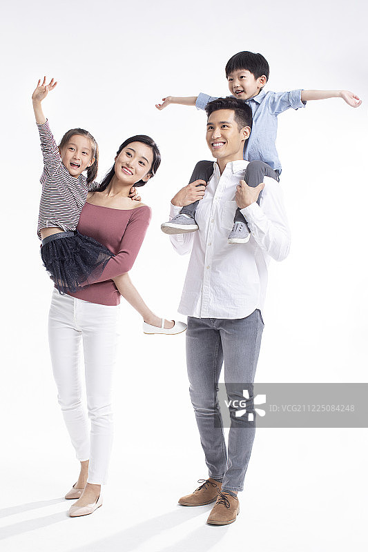 快乐的年轻家庭图片素材