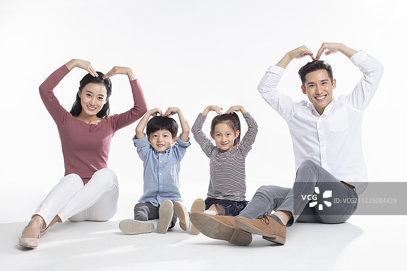 快乐的年轻家庭图片素材