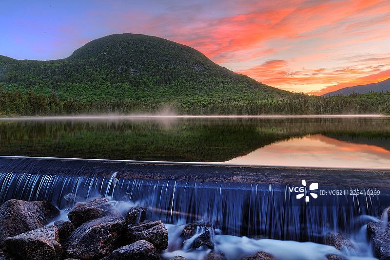 寂寞湖图片素材