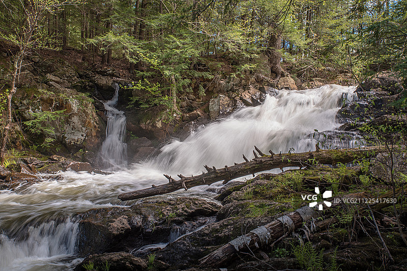 石榴石湖瀑布图片素材