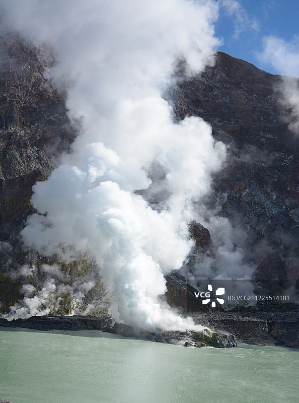 火山口湖附近的喷气孔，新西兰怀特岛图片素材
