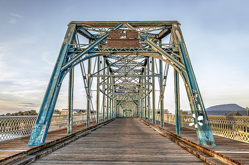 清晨的核桃街桥图片素材