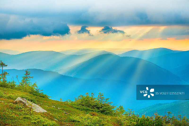 蓝山日落图片素材