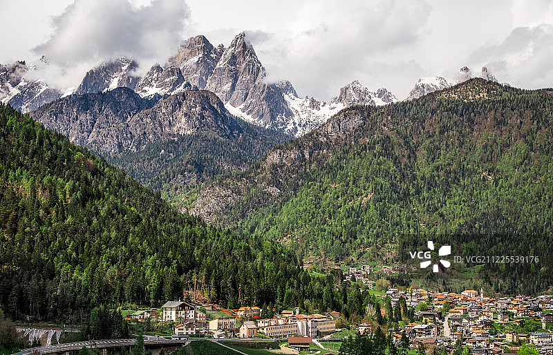 通往多洛米蒂山脉的入口图片素材