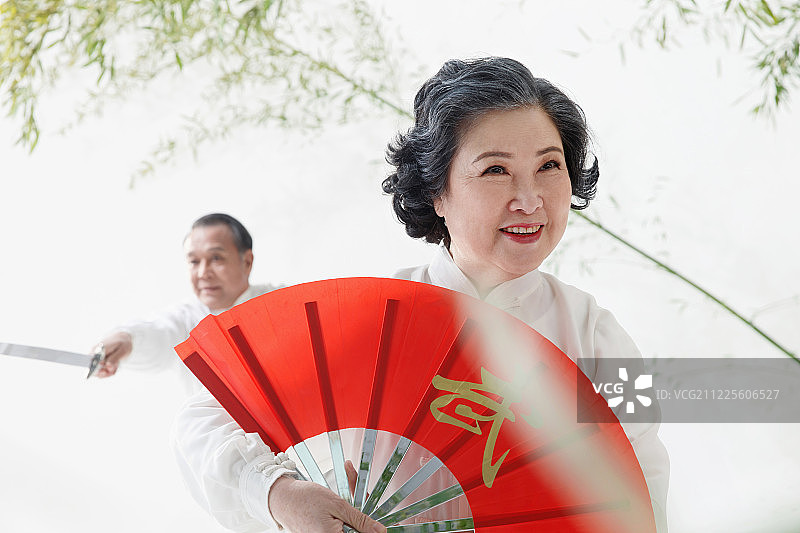 老年人舞扇图片素材