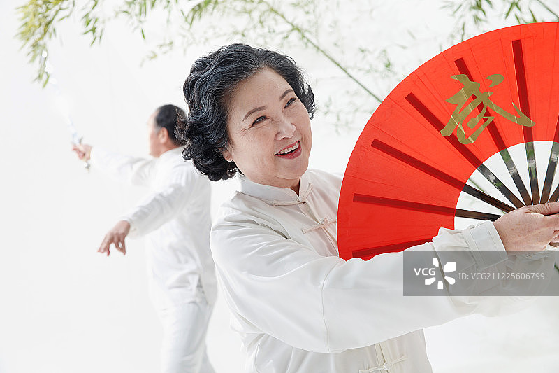 老年人舞扇图片素材