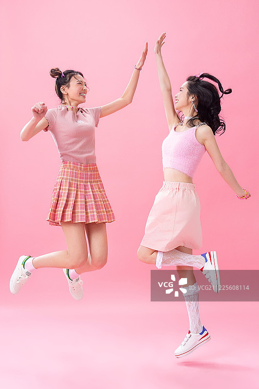 快乐的年轻女孩图片素材