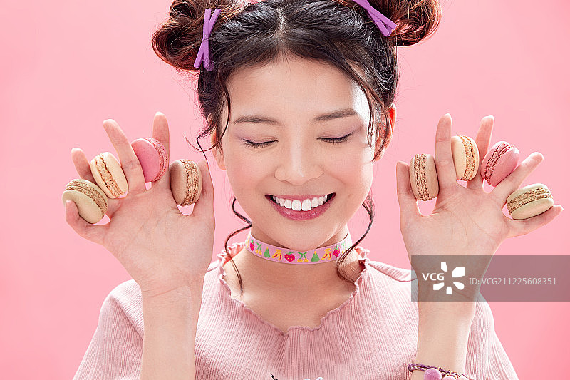 快乐的年轻女孩图片素材