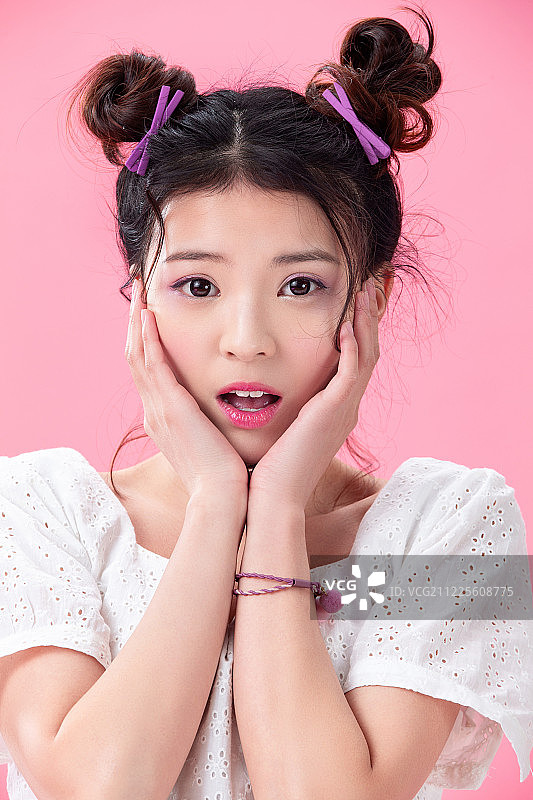 年轻女孩肖像图片素材