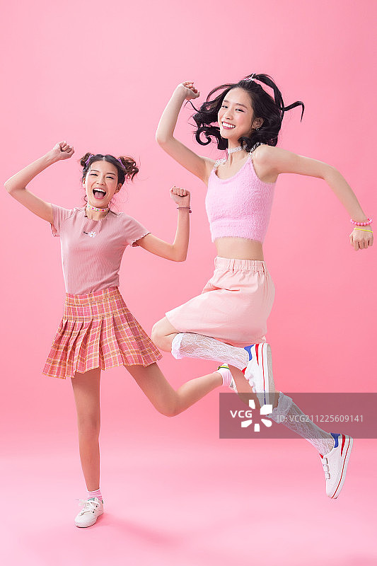 快乐的年轻女孩图片素材