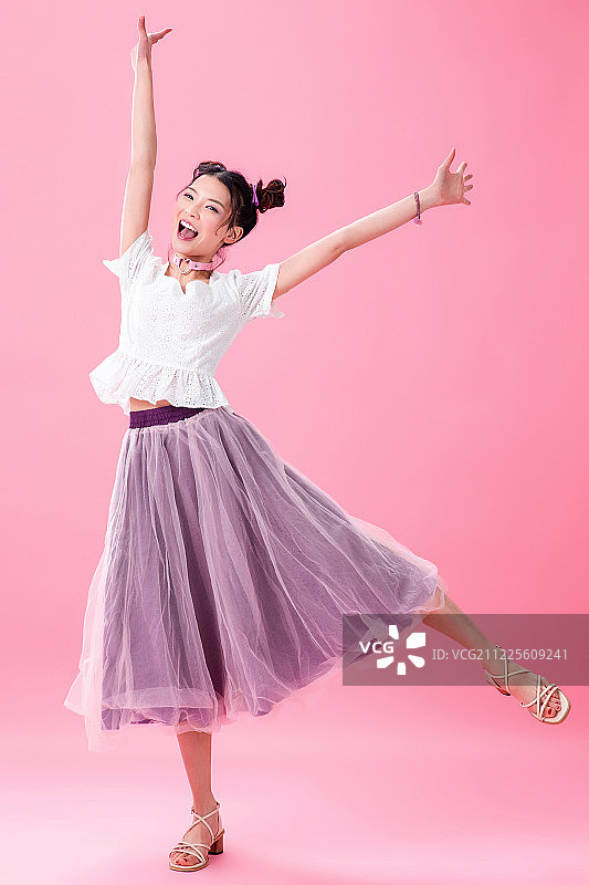 快乐的年轻女孩图片素材