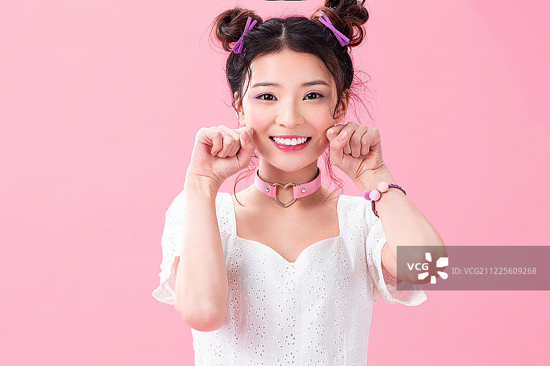 年轻女孩肖像图片素材