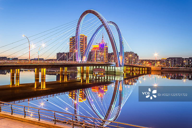 吉林省延吉市夜景天池大桥图片素材