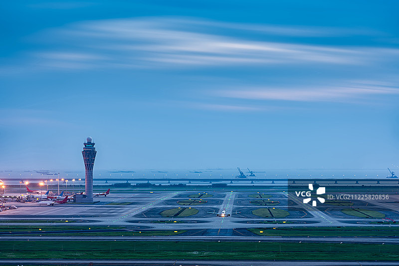 深圳宝安国际机场塔台夜景图片素材