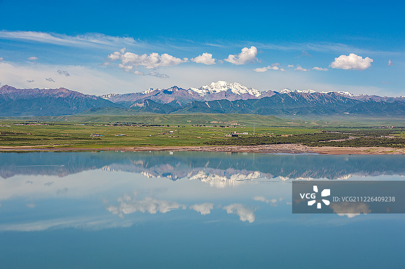 岗什卡雪山自然风光图片素材