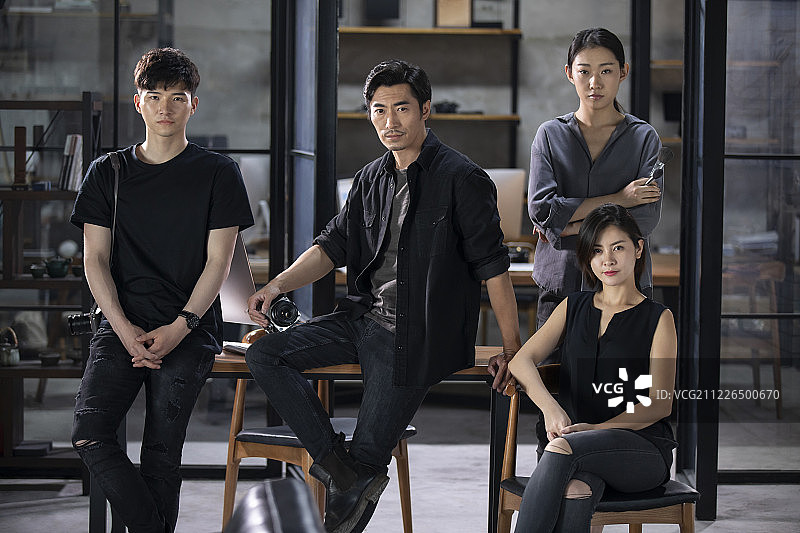 摄影师在工作室图片素材