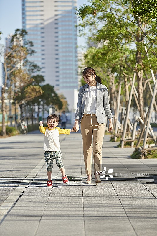 日本母亲和孩子图片素材