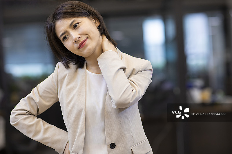 疲惫的年轻商务女士图片素材