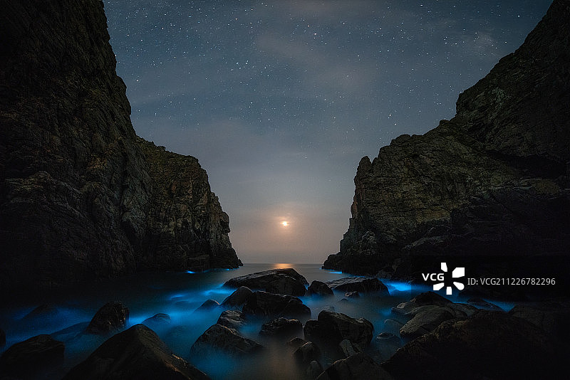 星空下的蓝眼泪荧光海奇观图片素材