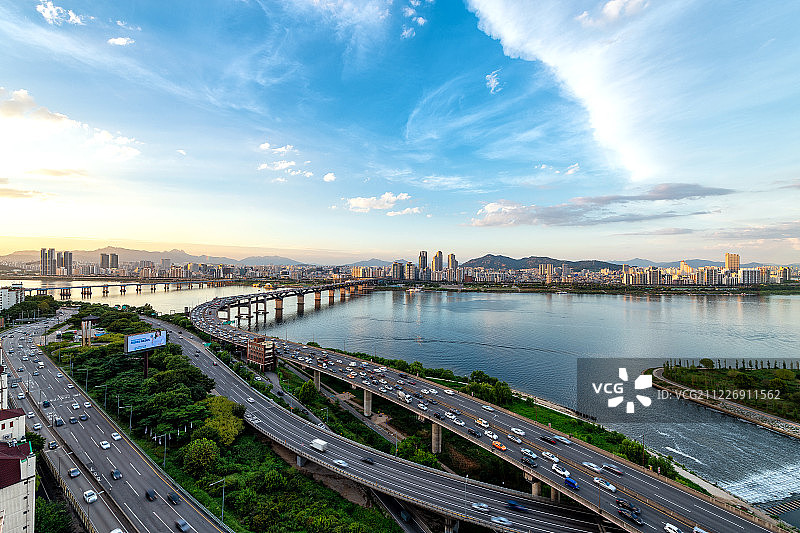 韩国首尔奥林匹克路和炭川图片素材