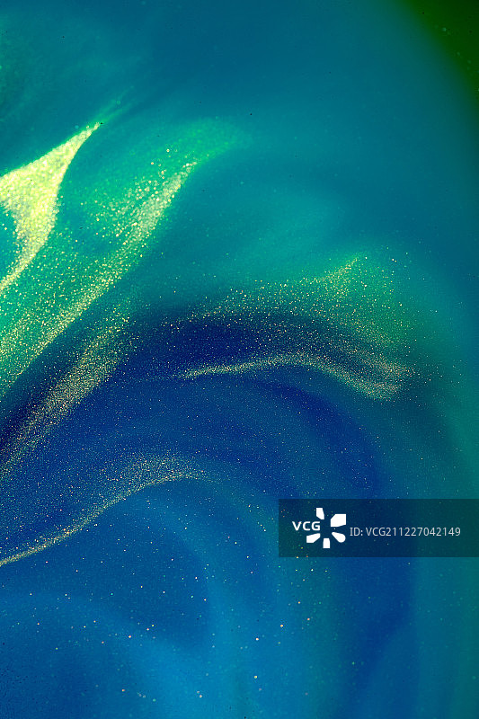 多彩的油彩在调色盘中混合图片素材