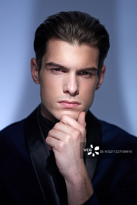 时尚的青年男性图片素材