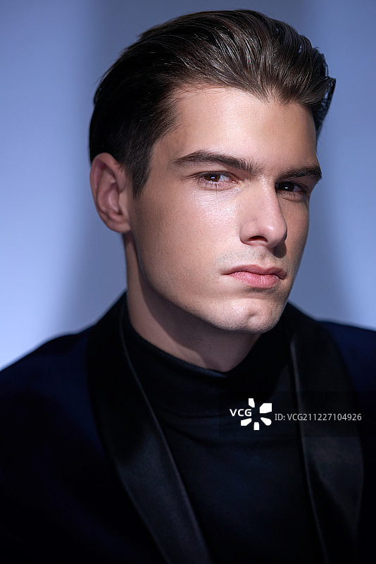 时尚的青年男性图片素材