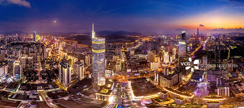 航拍深圳华强北路深南大道夜景灯光秀全景图片素材