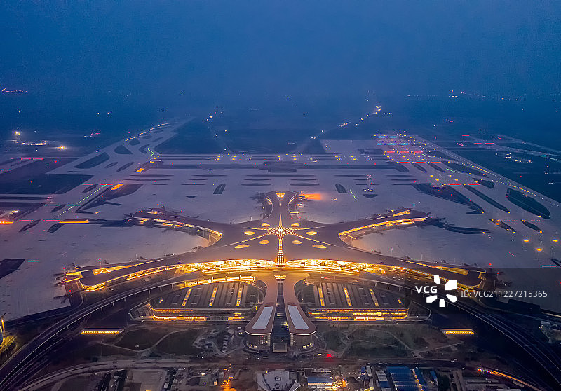 航拍北京大兴国际机场夜景图片素材
