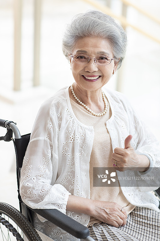 老年人在养老院图片素材