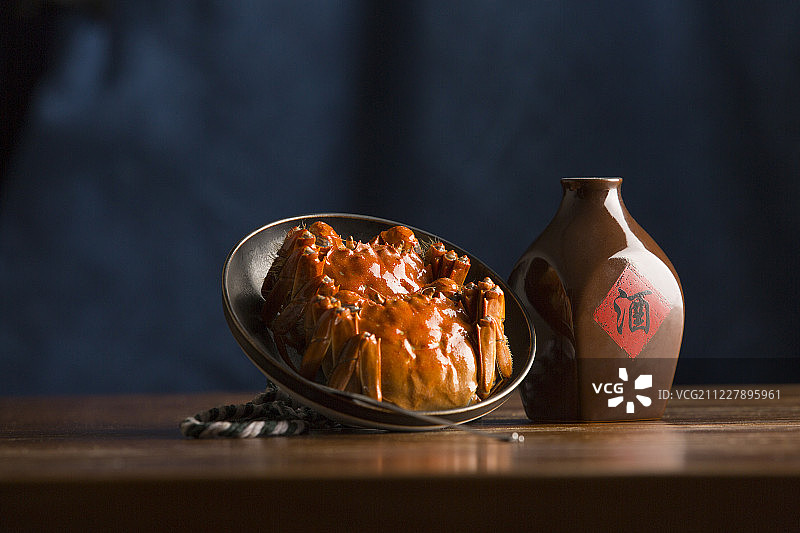 中秋重阳螃蟹和黄酒静物图片素材