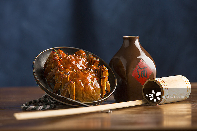 美味大闸蟹和黄酒静物图片素材