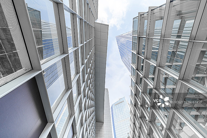 广州仰视摩天大楼建筑背景图片素材