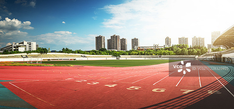 大学校园足球场全景图片素材