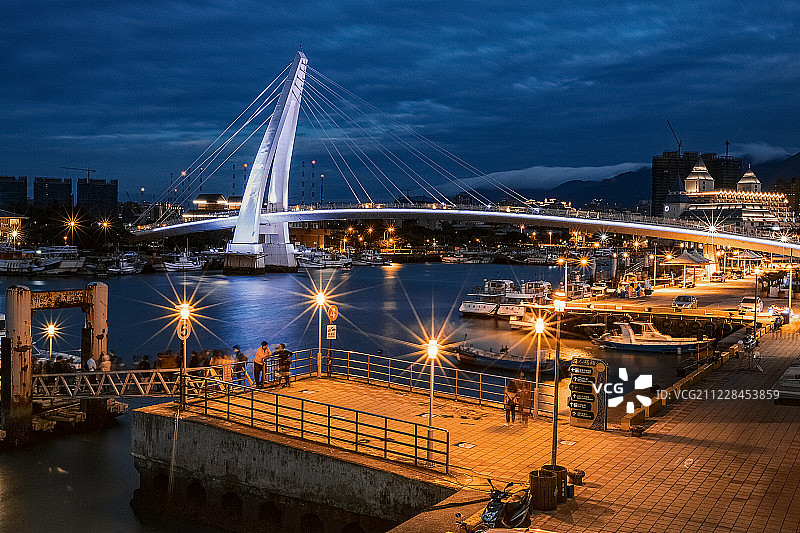 夜幕台湾情人桥风光图片素材