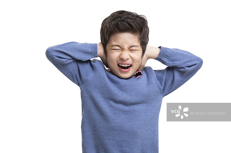 生气的小男孩图片素材