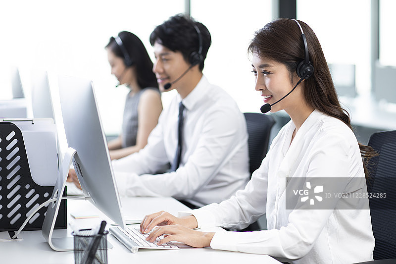 年轻的客服代表图片素材