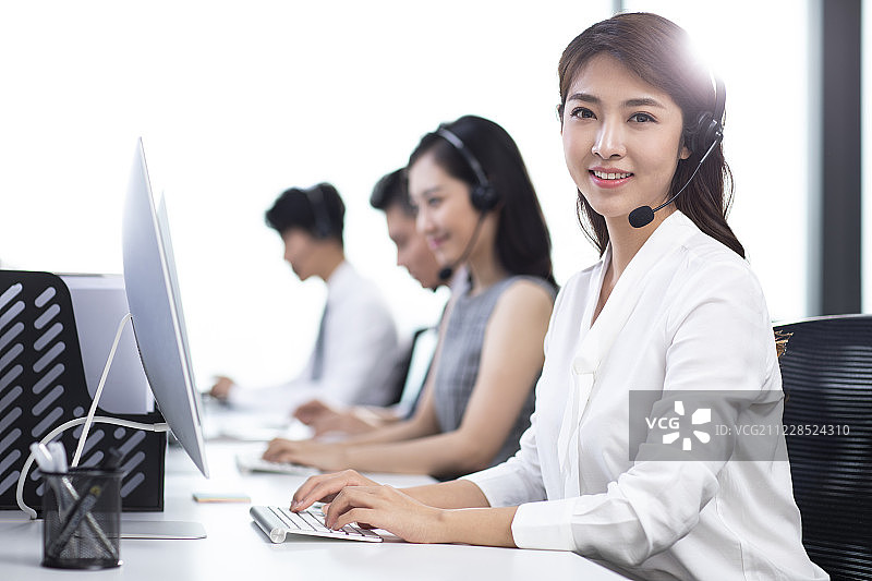 年轻的客服代表图片素材