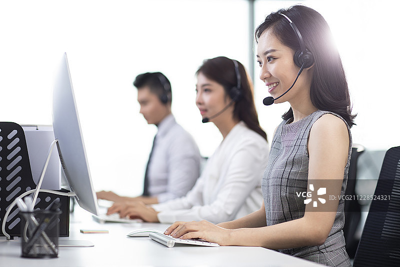 年轻的客服代表图片素材