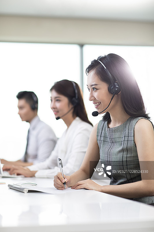 年轻的客服代表图片素材