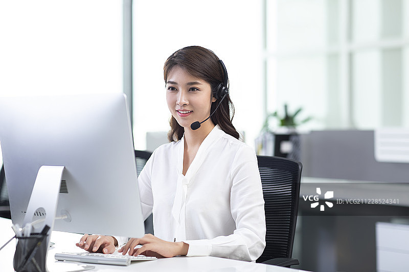 年轻的客服代表图片素材