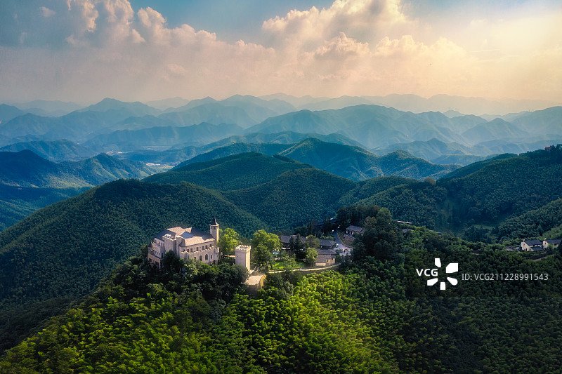 航拍四大避暑胜地之一——浙江莫干山裸心堡 湖州图片素材