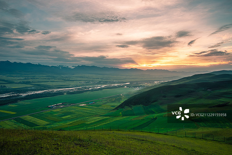 青海门源照壁山风光图片素材